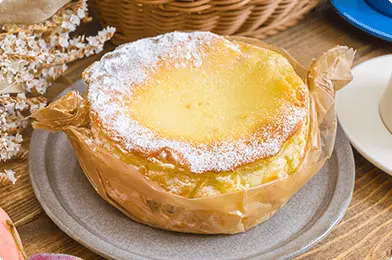 北海道余市産のクリームチーズと生クリームを使ったしっとりなめらかなプレーンチーズケーキ